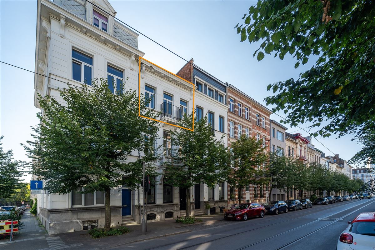 Gemeubeld appartement met terras – huurprijs all-inclusive.