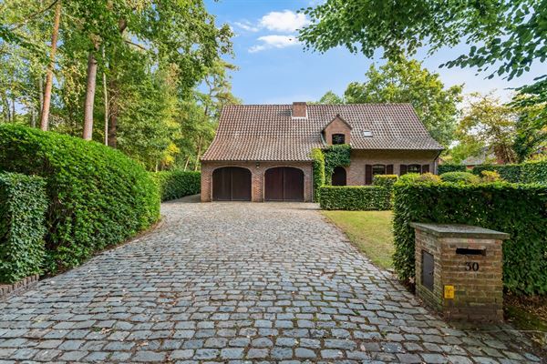 Degelijke pastorijwoning met 4 slaapkamers in Koningshof.