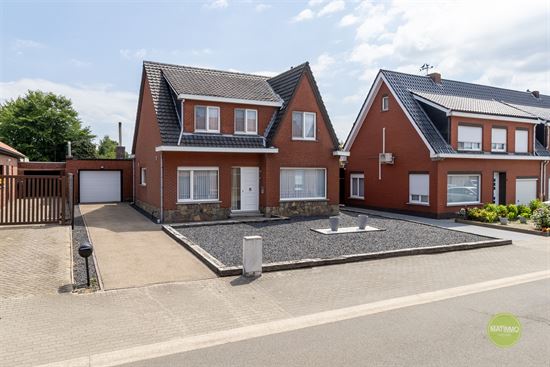 Te renoveren gezinswoning met werkhuis in Arendonk