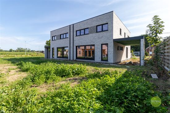 Lichtrijke nieuwbouwwoning (HOB) nabij centrum Laakdal
