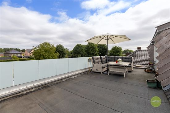 Instapklaar en ruim duplex appartement in Ezaart