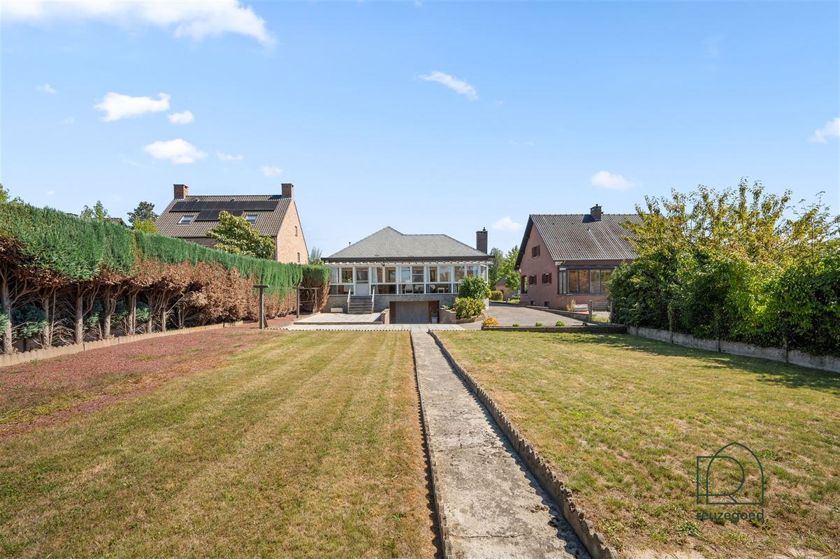 Charmante gelijkvloerse villa in Korbeek-Lo met ruime tuin en onderkeldering