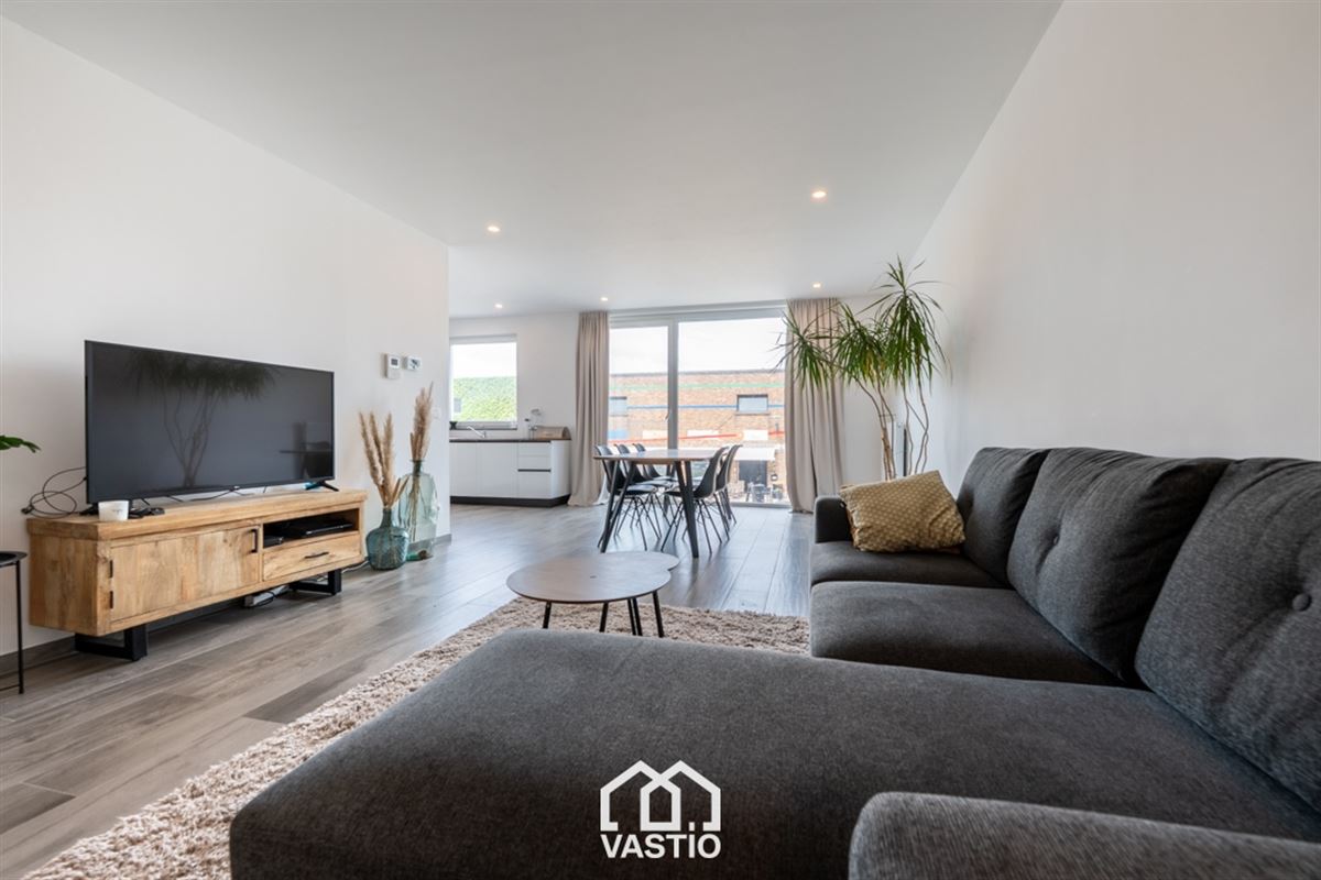 Gemeubeld 2-slpk appartement met modern terras