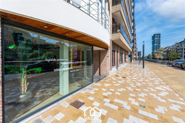 Instapklaar kantoor met grote vitrine in Knokke-Heist