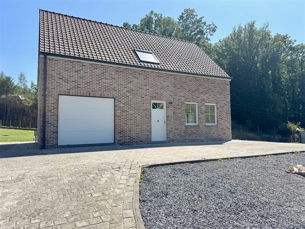 Maison 4 façades prête à emménager avec jardin. 
