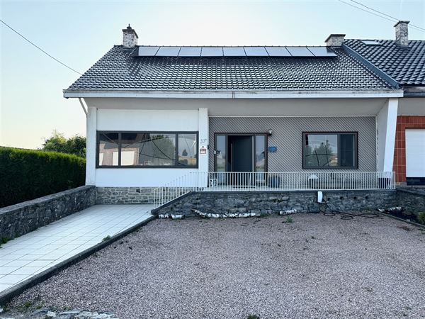 Charmante villa 3 façades avec jardin et garage. 