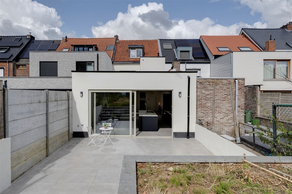 Instapklare eengezinswoning met zonnige tuin omringd door rust