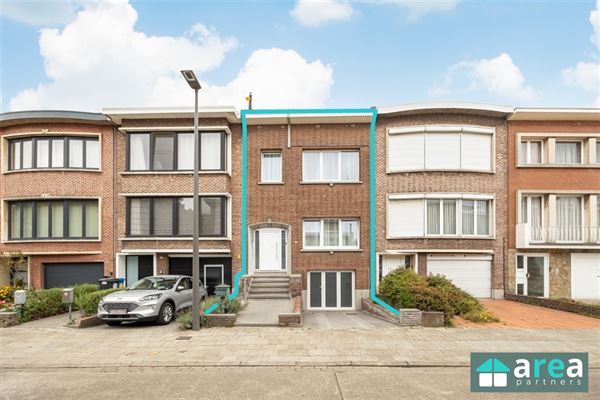 Instapklare woning met garage en ruime tuin!