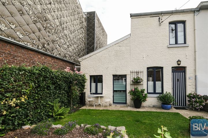 coquette maison 2/3 ch jardinet et cour