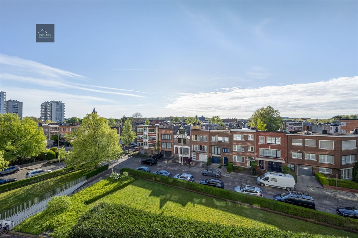 Lichtrijk appartement met 2 slaapkamers, autostaanplaats én groen uitzicht