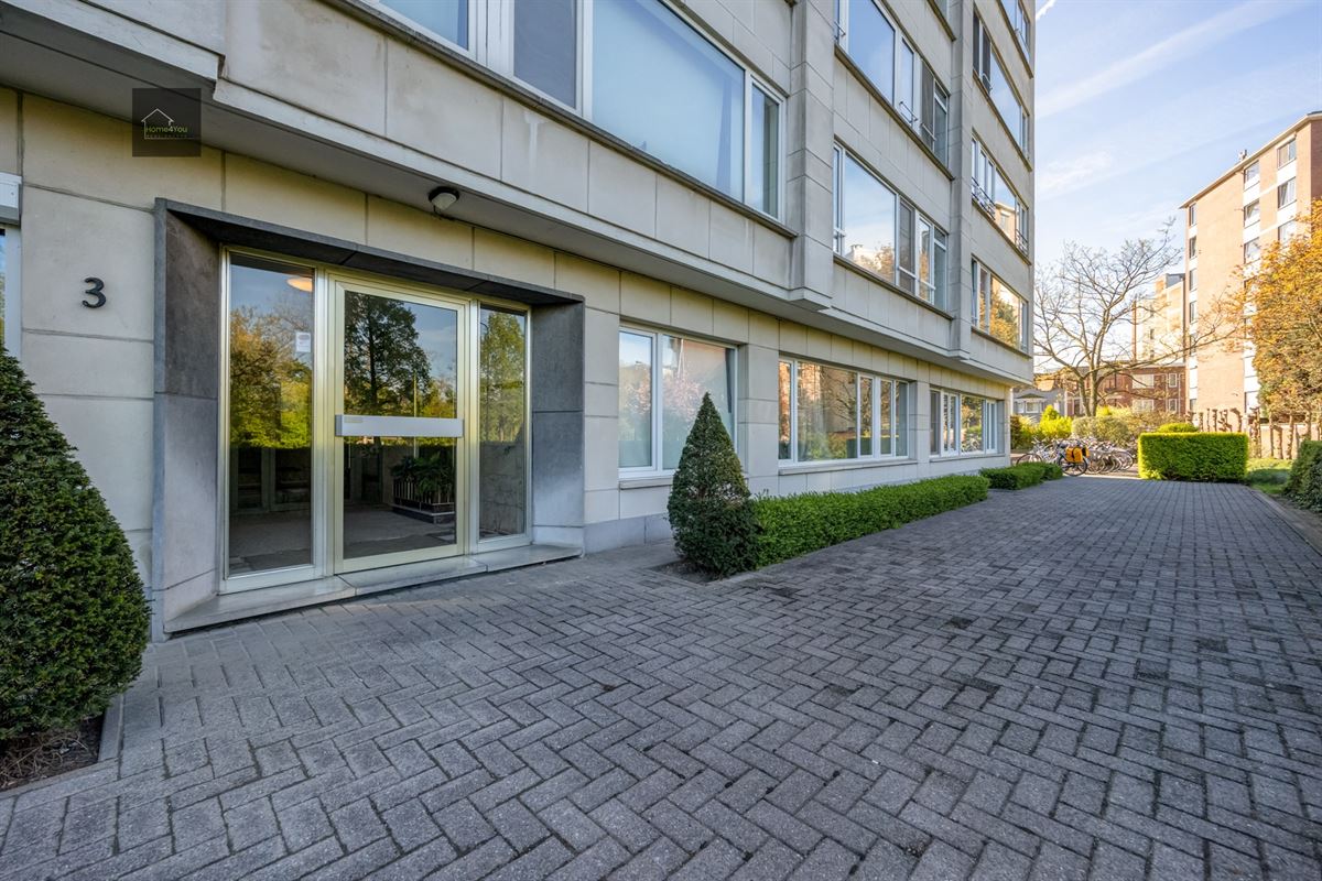 Lichtrijk appartement met 2 slaapkamers, autostaanplaats én groen uitzicht