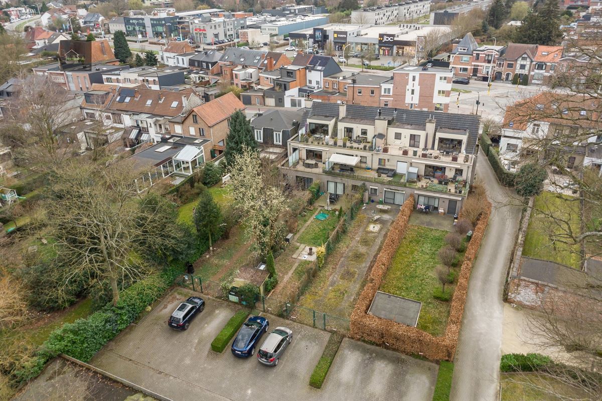 Ruim gelijkvloers appartement met tuin, parking en garagebox