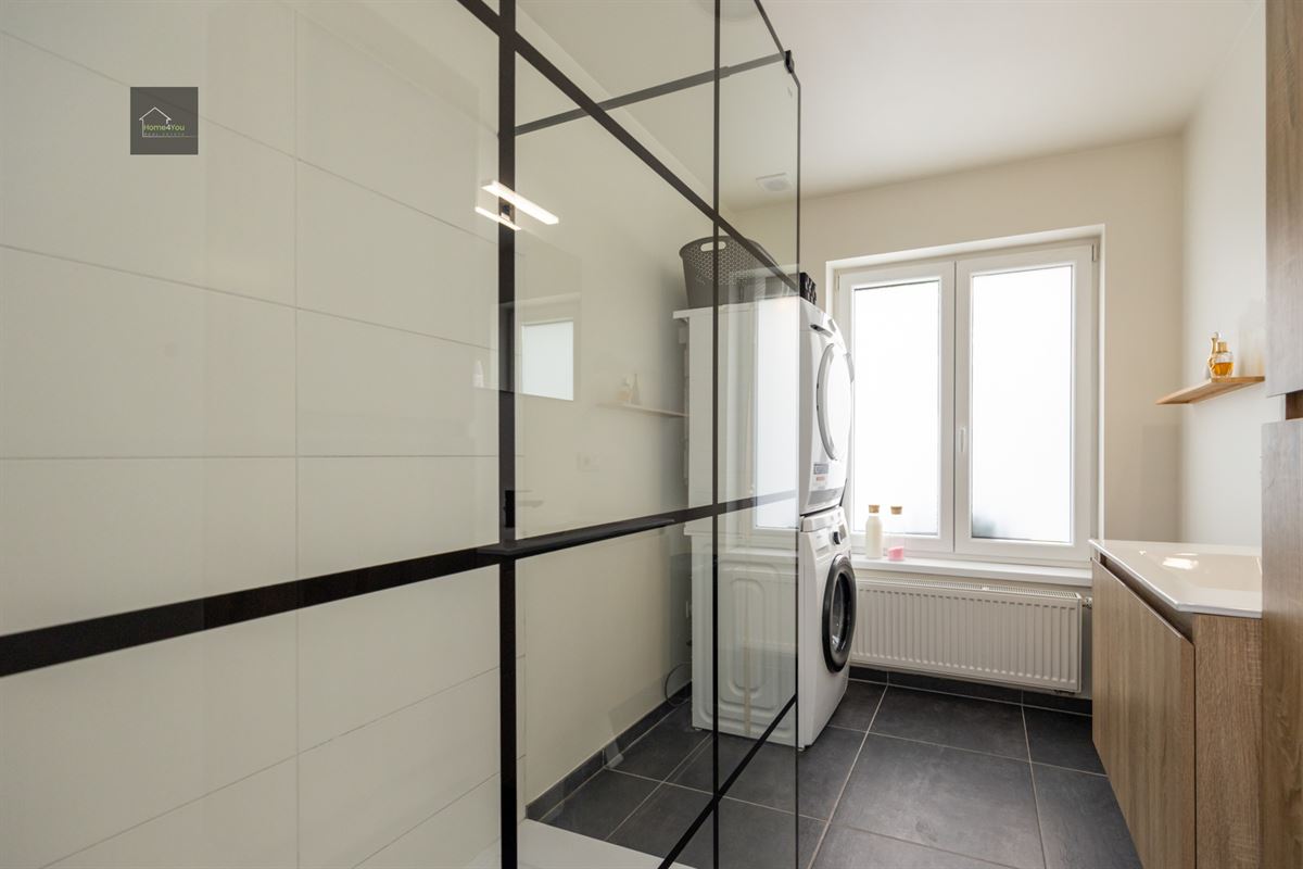 Gelijkvloers appartement met zeer grote tuin