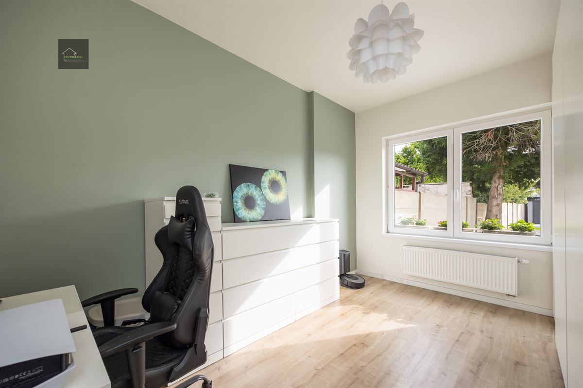 Gelijkvloers appartement met zeer grote tuin