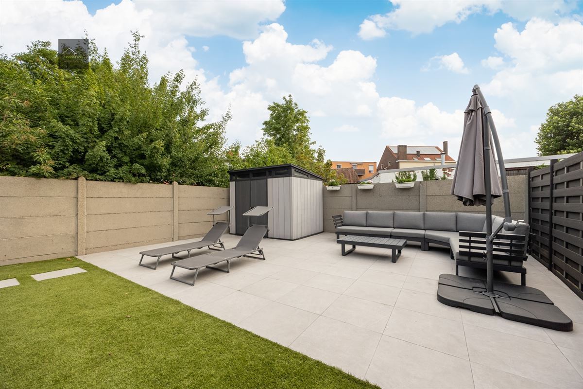 Gelijkvloers appartement met zeer grote tuin