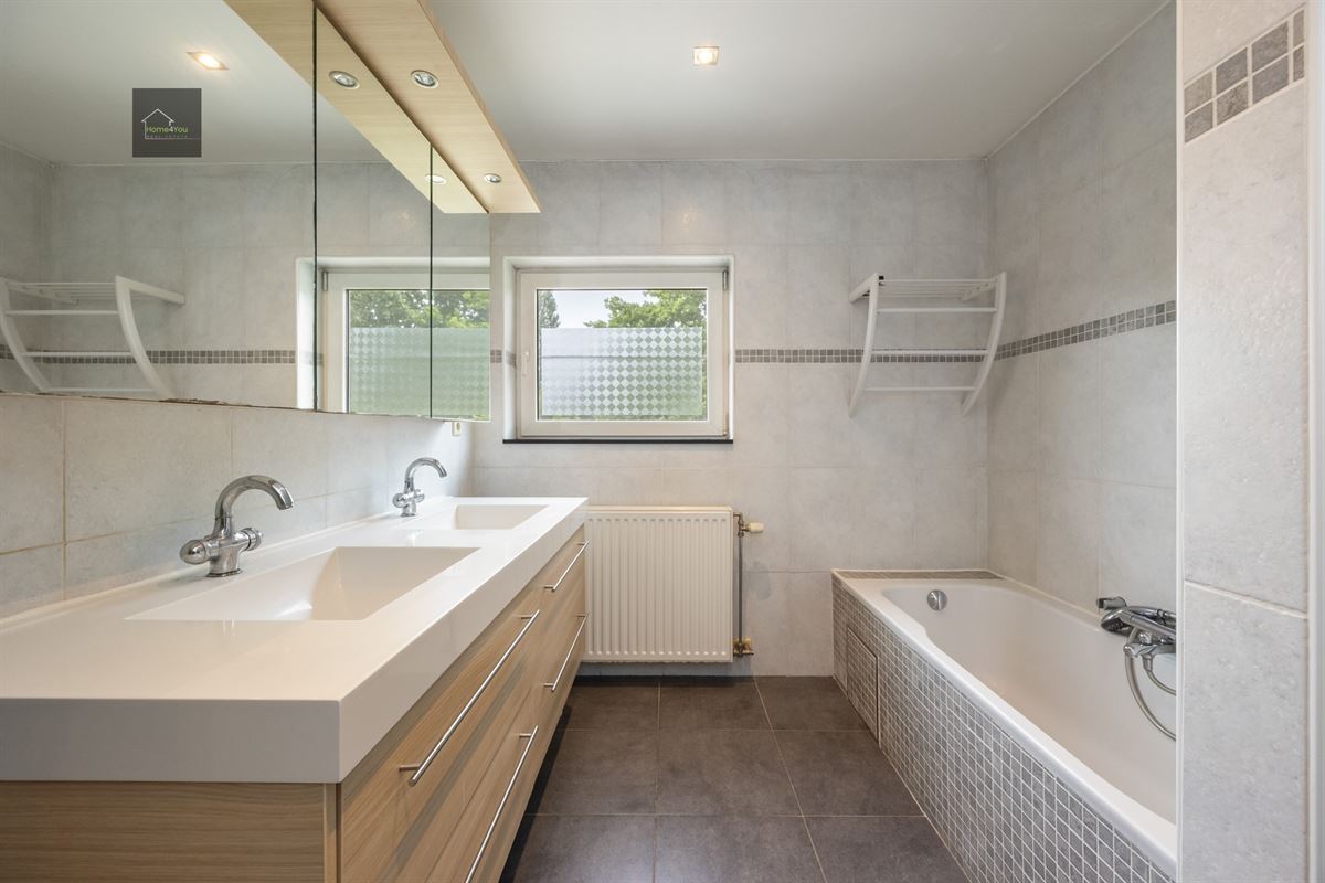 Instapklare gezinswoning met 4 slaapkamers en zuid tuin