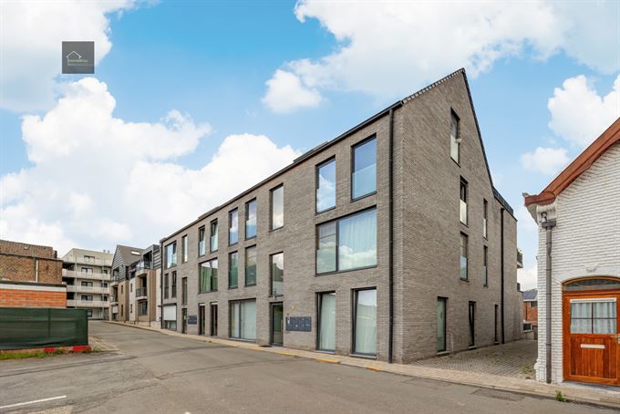 Modern instapklaar appartement met terras en autostaanplaats
