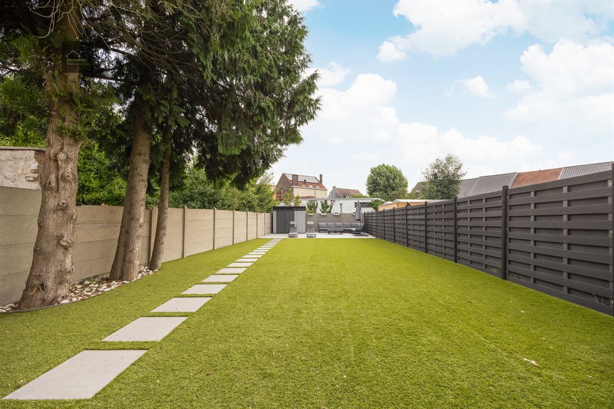 Gelijkvloers appartement met zeer grote tuin