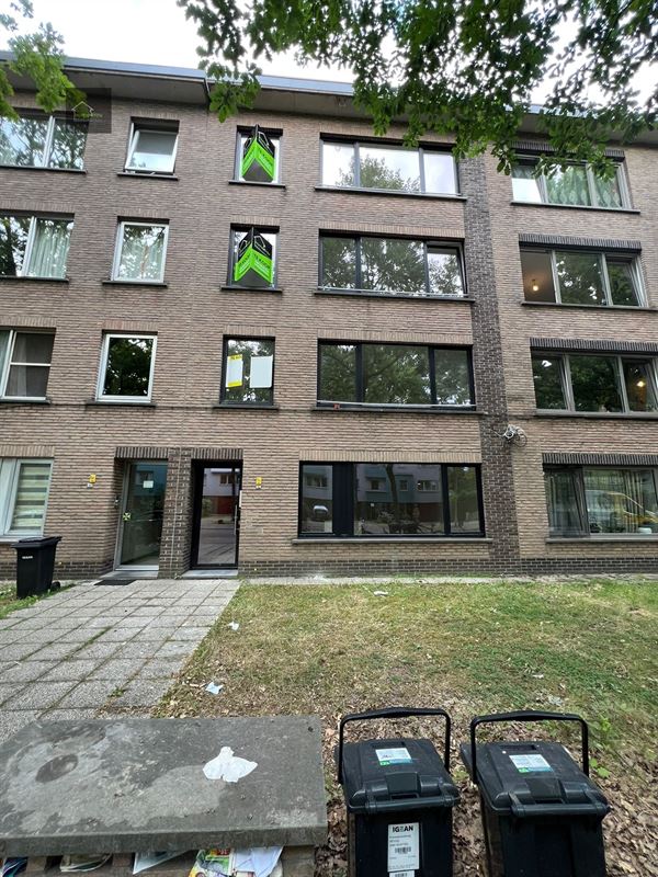 Gerenoveerd appartement met zonnepanelen in kleinschalige blok