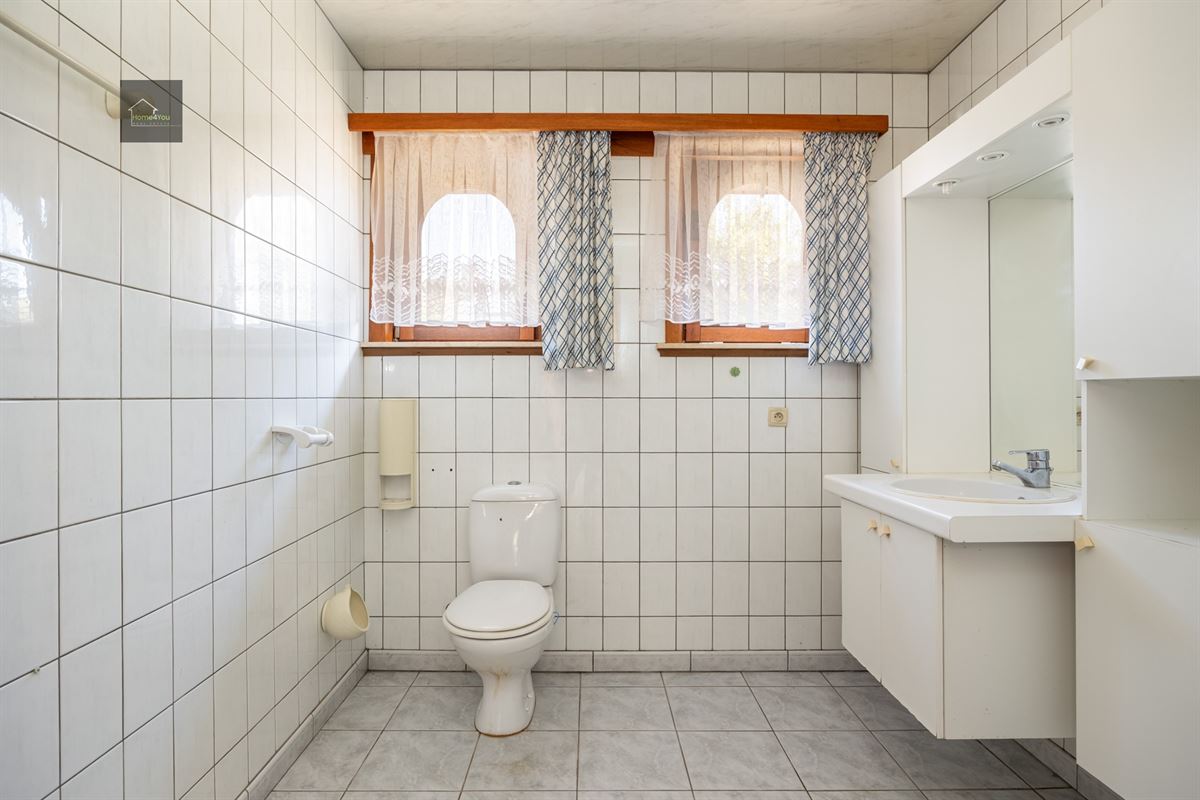 Te renoveren laagbouwvilla met private tuin en garage