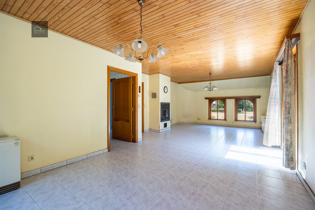 Te renoveren laagbouwvilla met private tuin en garage