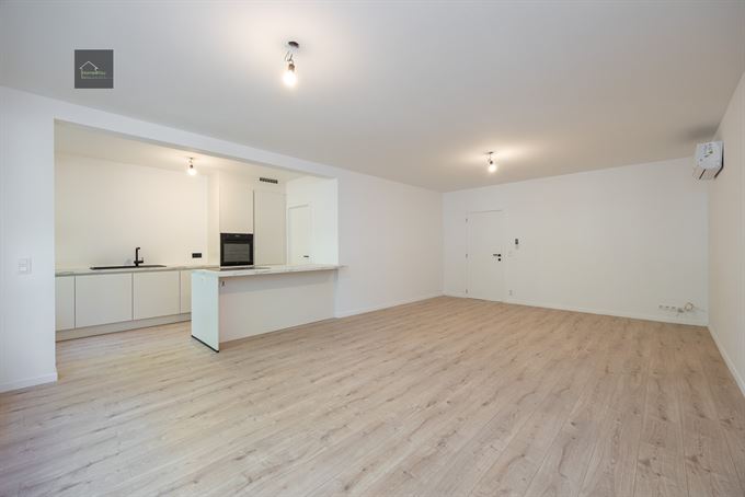 Gerenoveerd appartement met zonnepanelen in kleinschalige blok