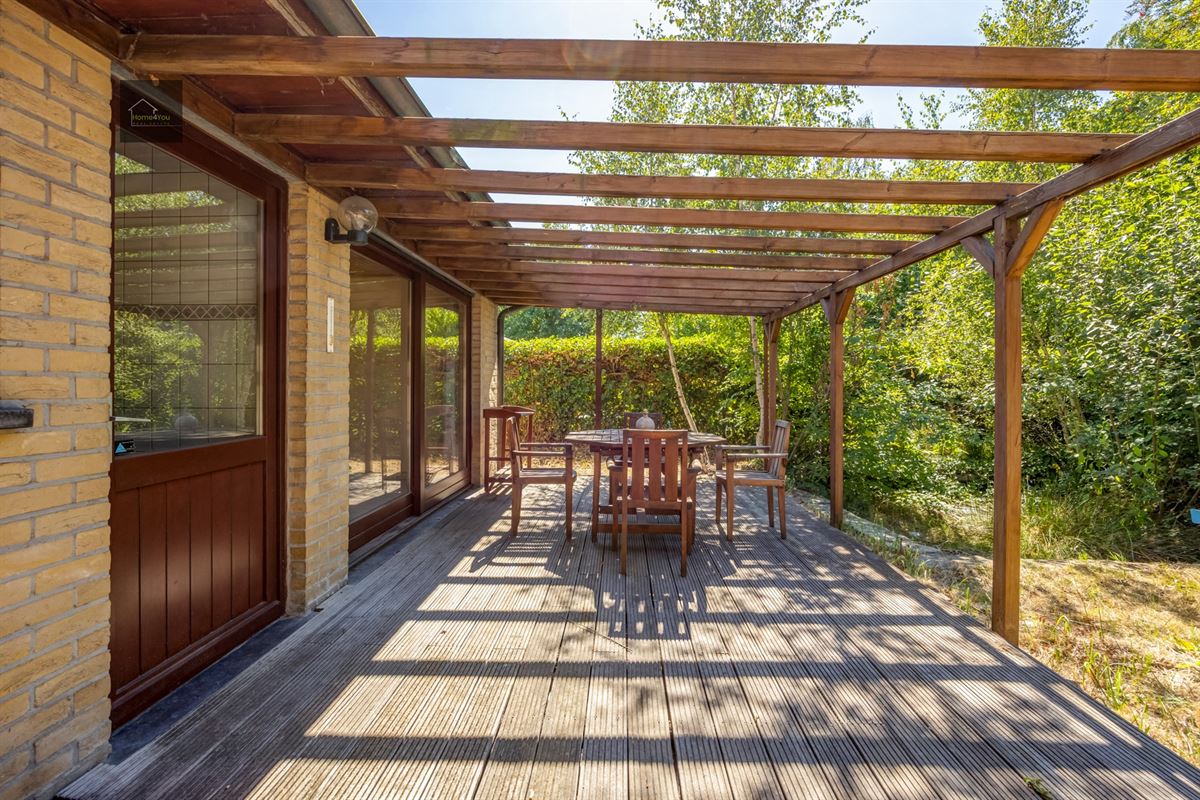 Te renoveren laagbouwvilla met private tuin en garage