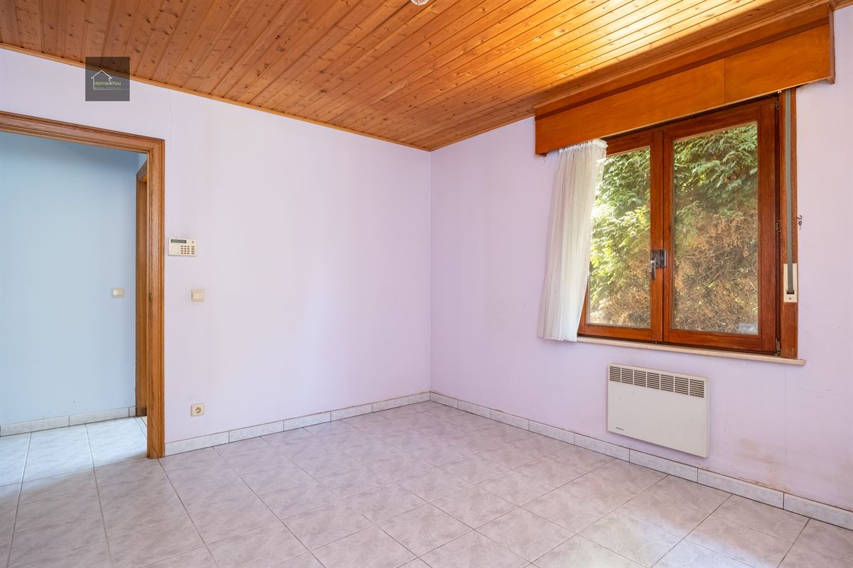 Te renoveren laagbouwvilla met private tuin en garage