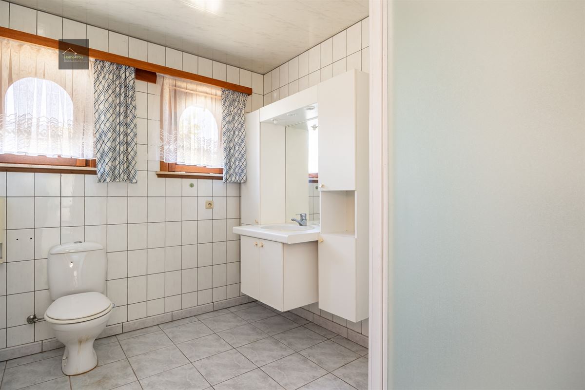 Te renoveren laagbouwvilla met private tuin en garage