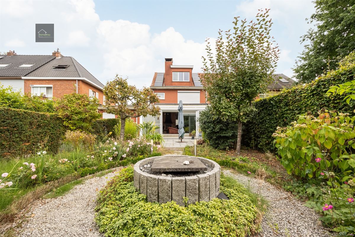 Halfopen bebouwing met tuin en atelier