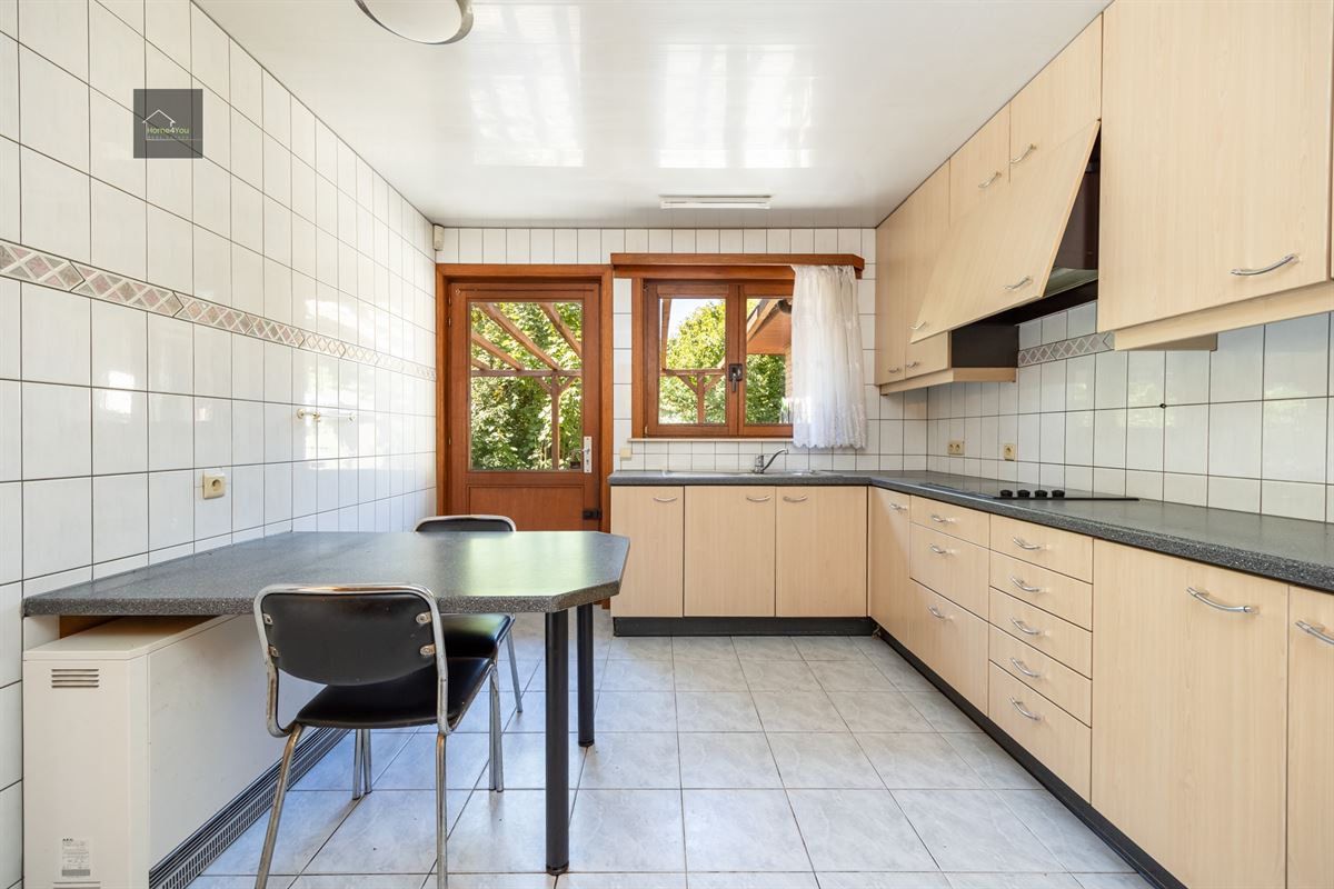 Te renoveren laagbouwvilla met private tuin en garage