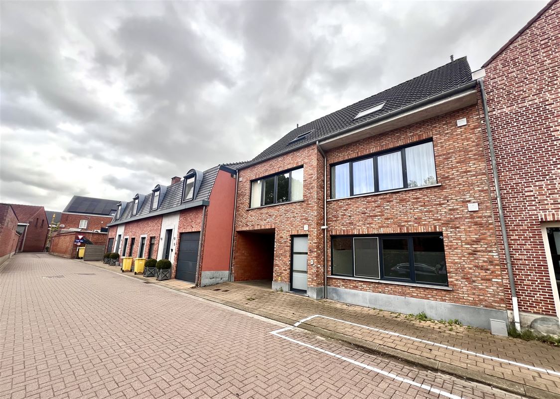 Instapklare duplex, 110 m2 met 2 slaapk, dakterras en garage