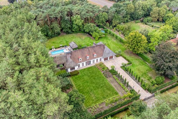 Landelijke luxe: unieke villa op 7.188 m² privé-domein