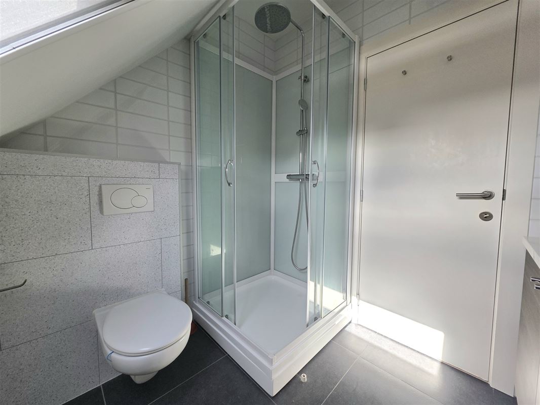Instapklare duplex, 110 m2 met 2 slaapk, dakterras en garage