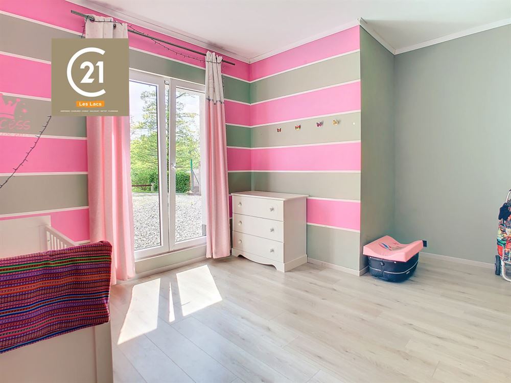 SUPERBE VILLA DE PLAIN-PIED AVEC PISCINE 