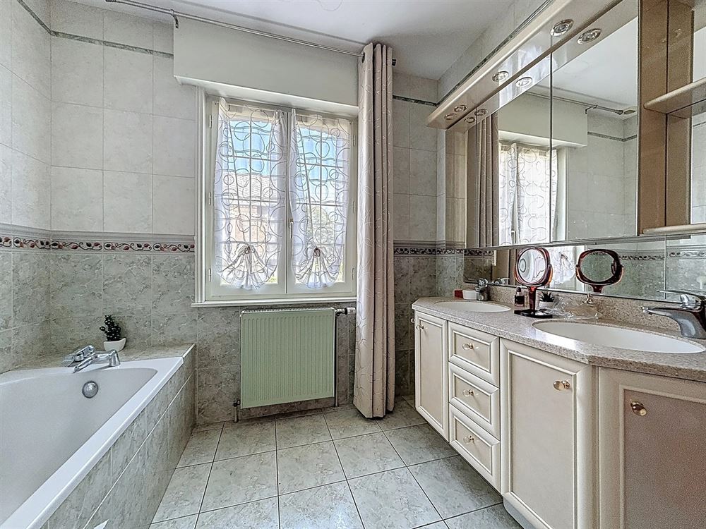 SUPERBE VILLA 4 CHAMBRES - JARDIN - QUARTIER CALME 