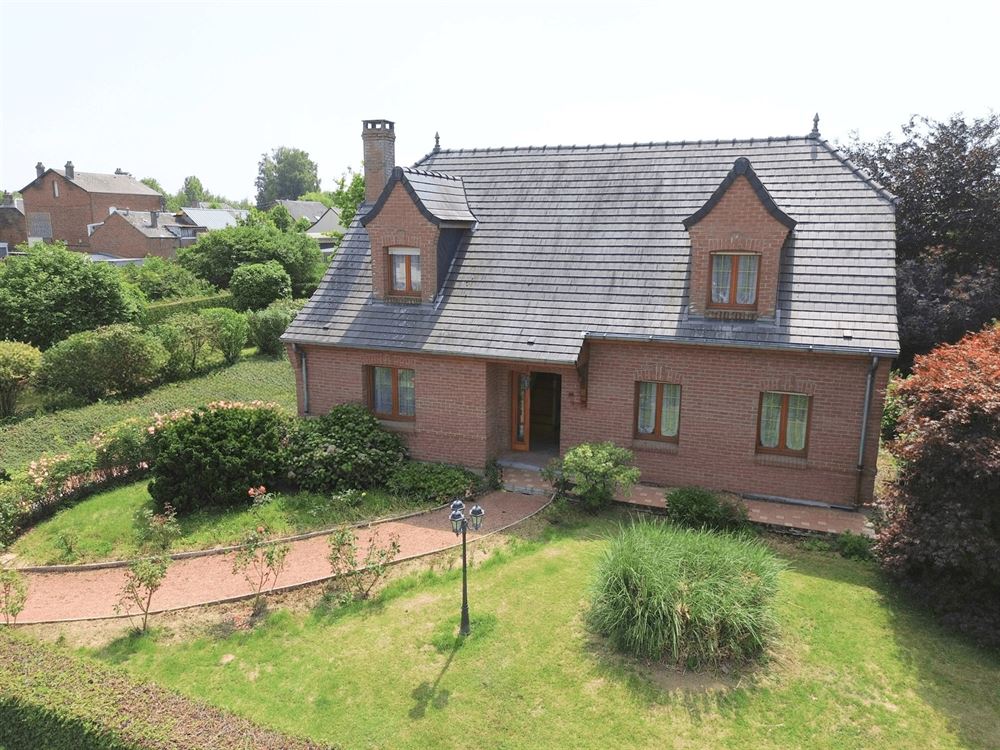 SUPERBE VILLA 4 CHAMBRES - JARDIN - QUARTIER CALME 