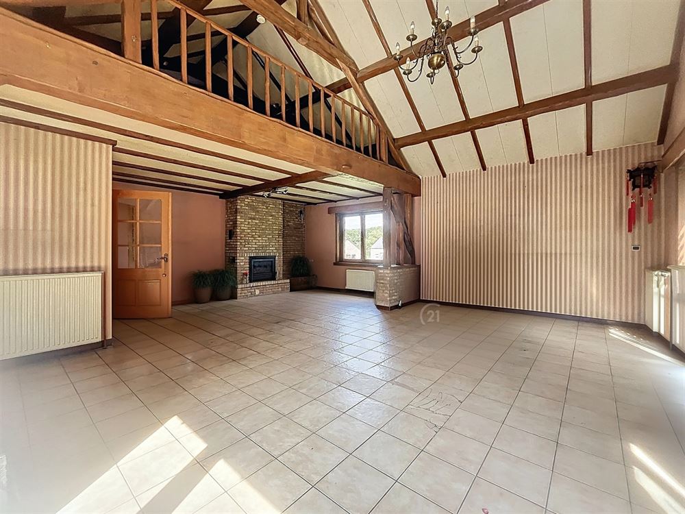 Villa 4 façades offrant 5 chambres, garage, jardin