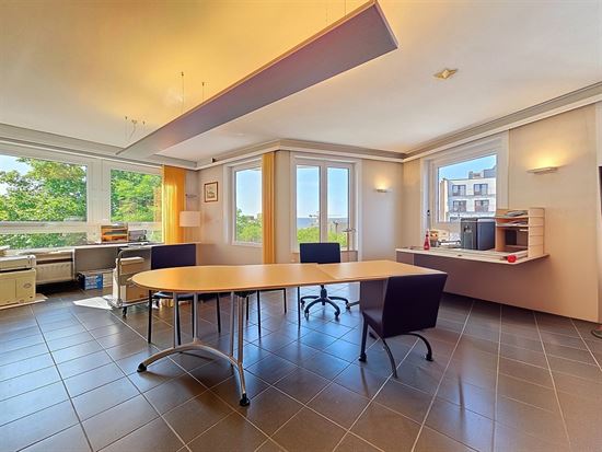 MAGNIFIQUE APPARTEMENT- 4 CHAMBRES - GARAGE
