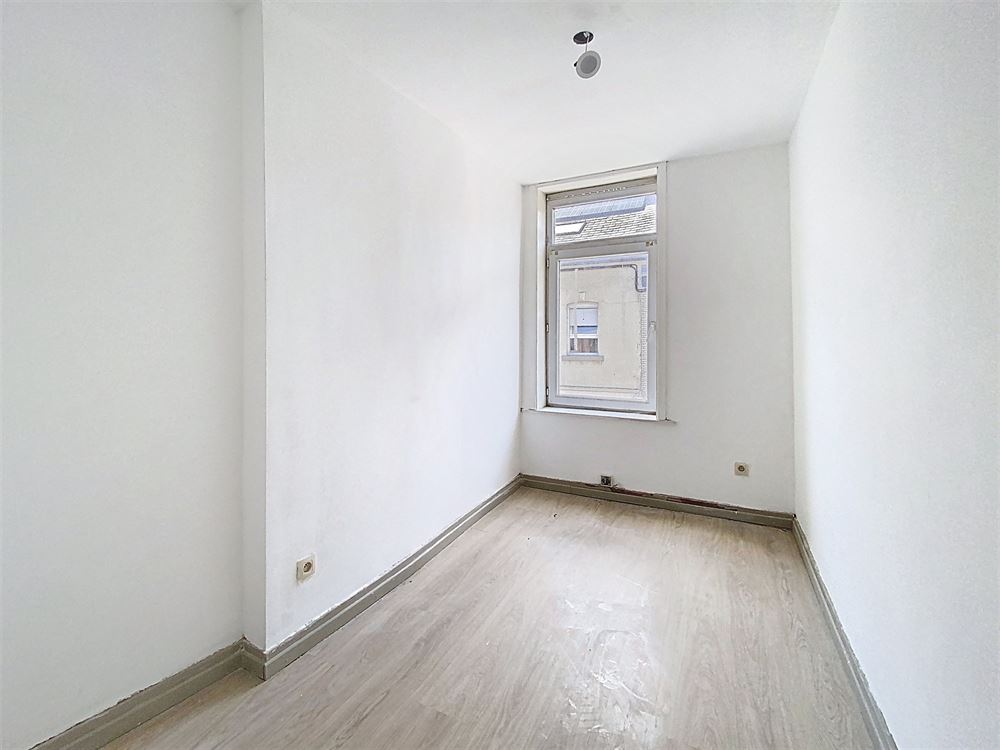 MAISON 2 CHAMBRES ET COUR