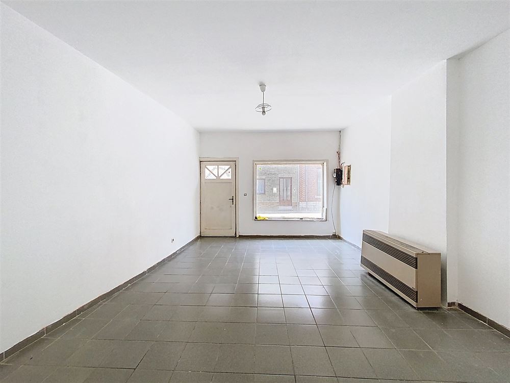 MAISON 2 CHAMBRES ET COUR