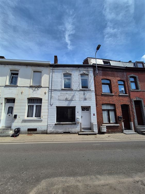 MAISON 2 CHAMBRES ET COUR