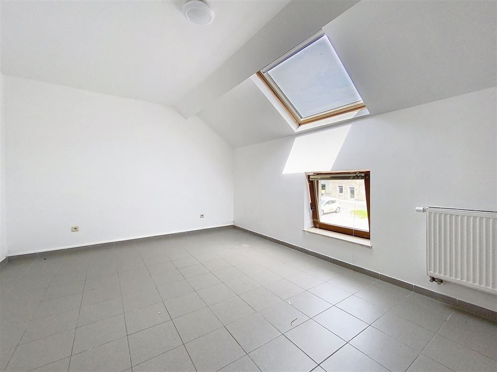  MAISON EN PIERRES DU PAYS AVEC COUR