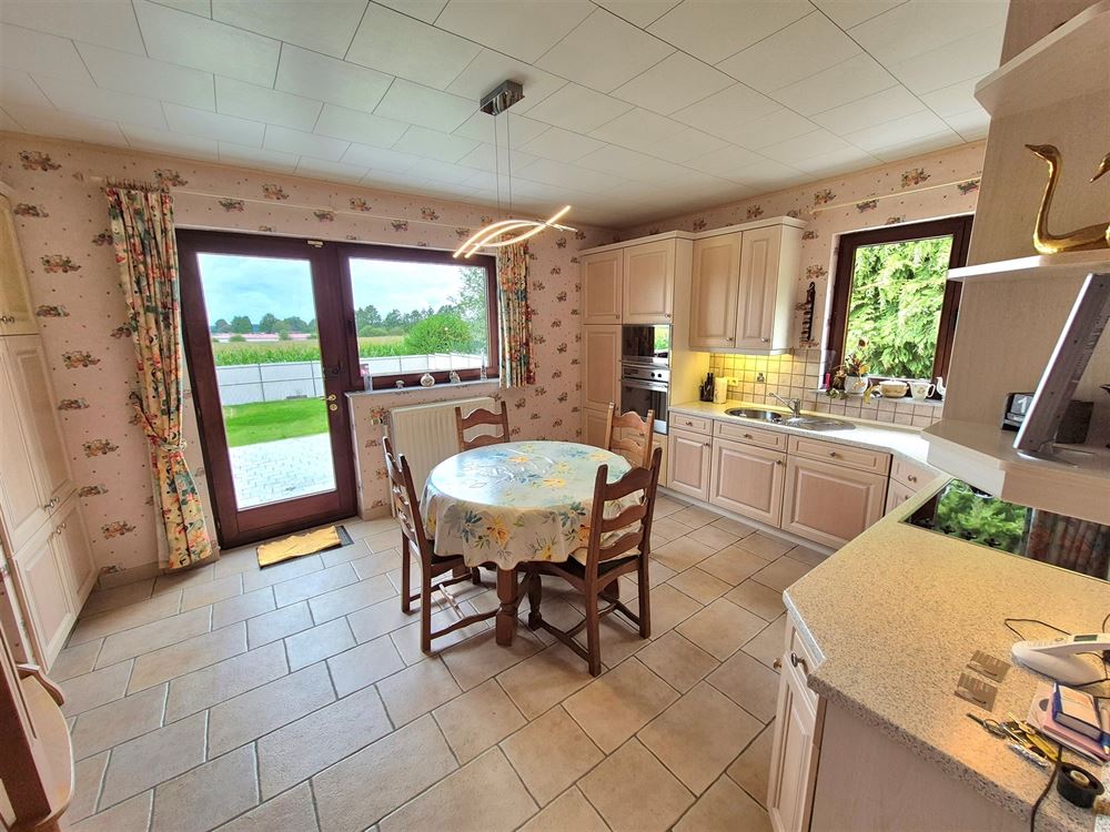 SUPERBE VILLA 4 CHAMBRES SUR + - 10 ARES