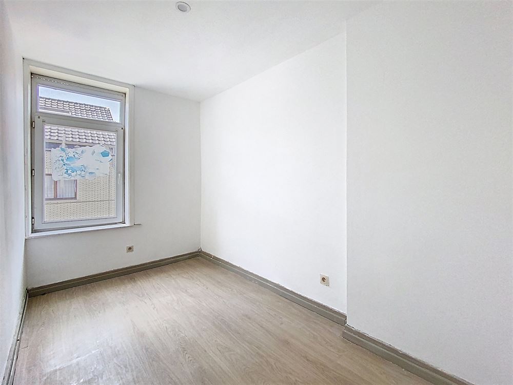 MAISON 2 CHAMBRES ET COUR