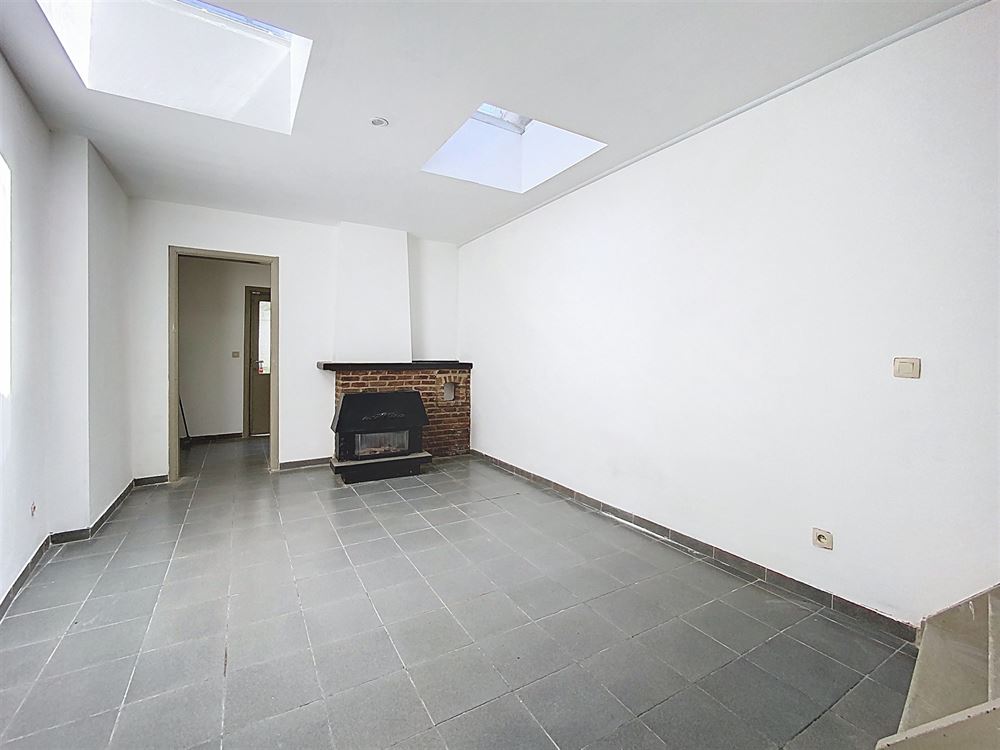 MAISON 2 CHAMBRES ET COUR