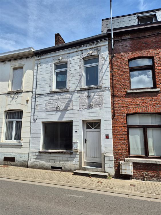 MAISON 2 CHAMBRES ET COUR