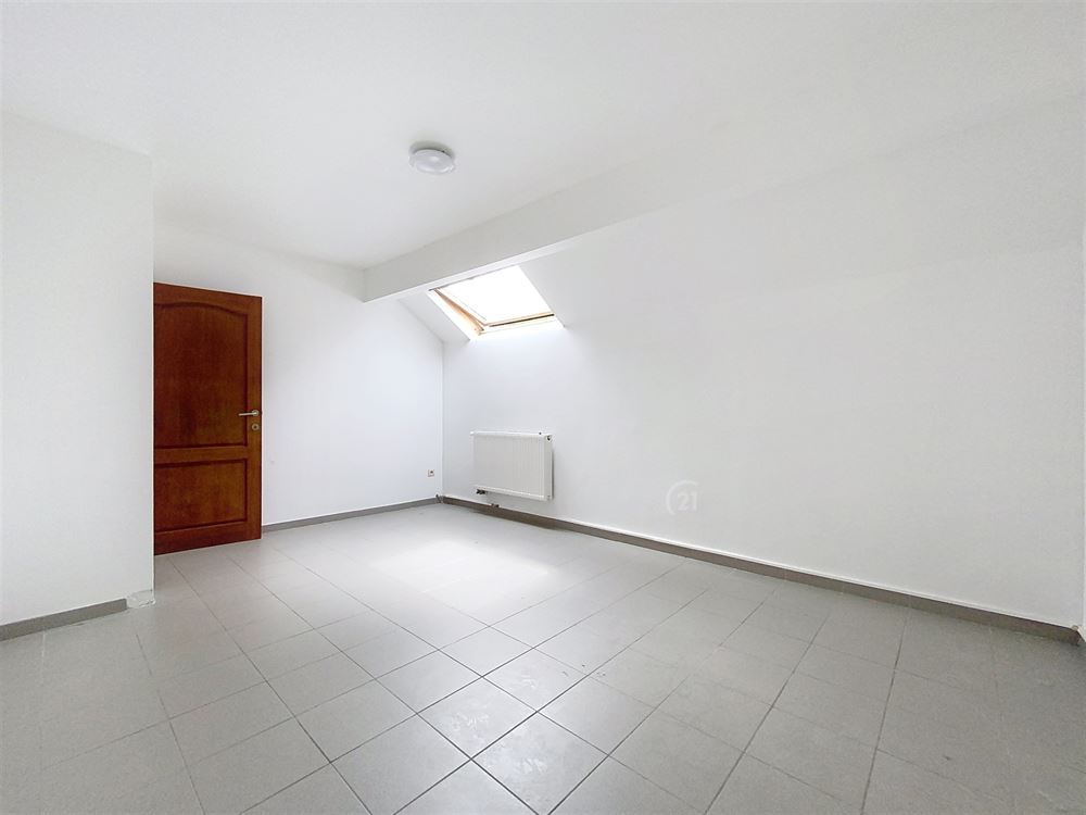  MAISON EN PIERRES DU PAYS AVEC COUR
