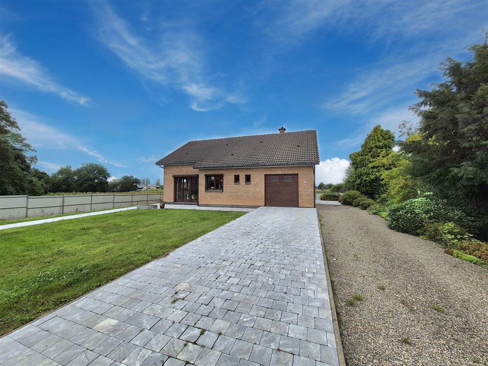 SUPERBE VILLA 4 CHAMBRES SUR + - 10 ARES