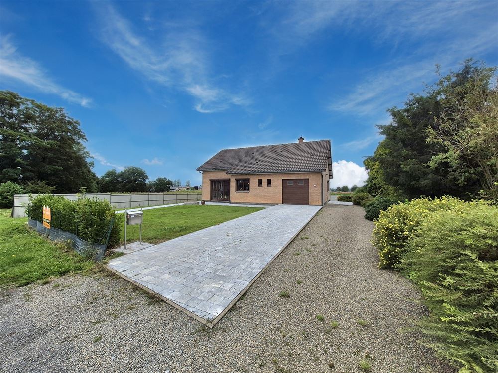 SUPERBE VILLA 4 CHAMBRES SUR + - 10 ARES